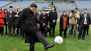 更彰顯出他 更彰顯出他